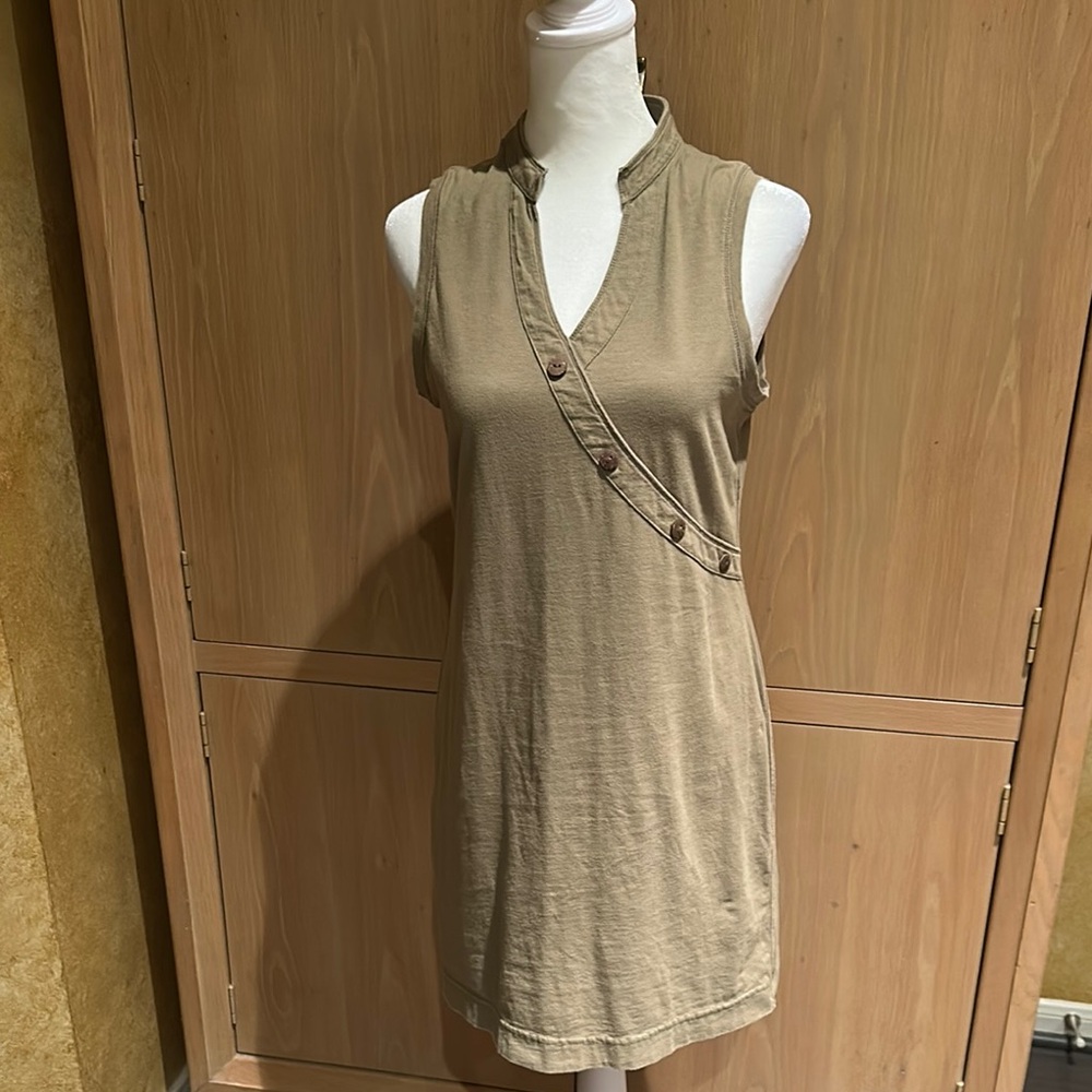 Sleeveless Green Dress with Button Detail